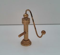 Vattenpump. Miniatyr till dockhus, dockskåp / tittskåp med mera