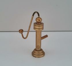 Vattenpump. Miniatyr till dockhus, dockskåp / tittskåp med mera