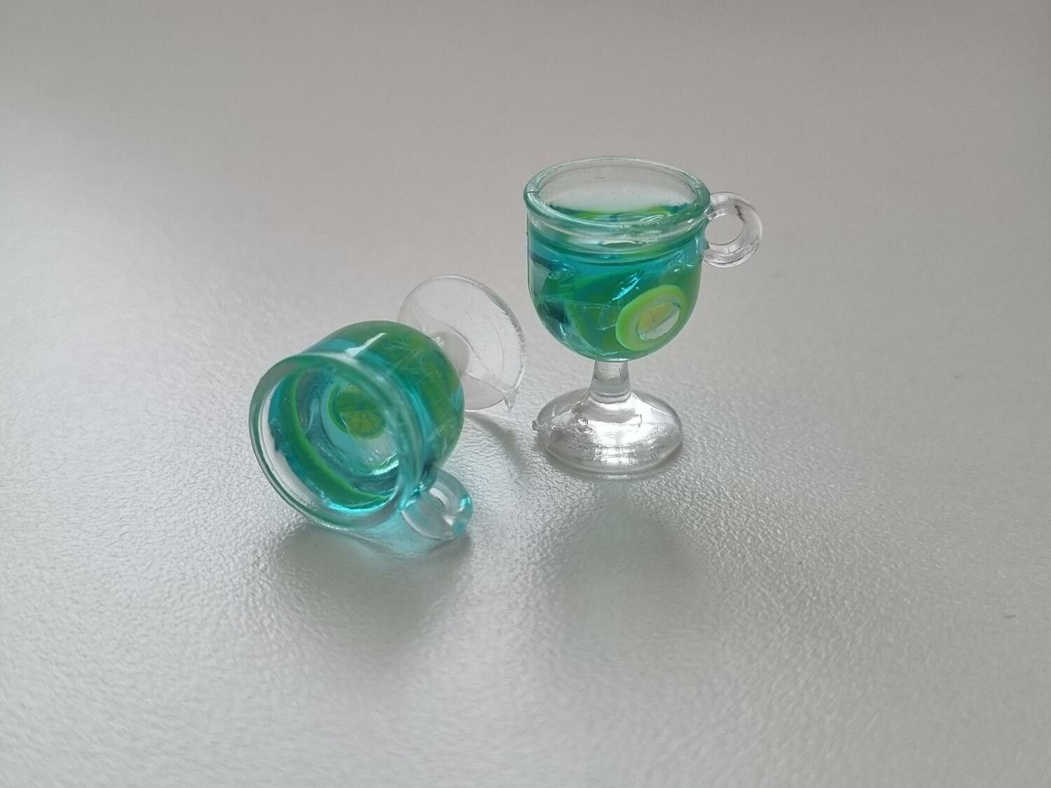 2 st små drinkar, miniatyrer