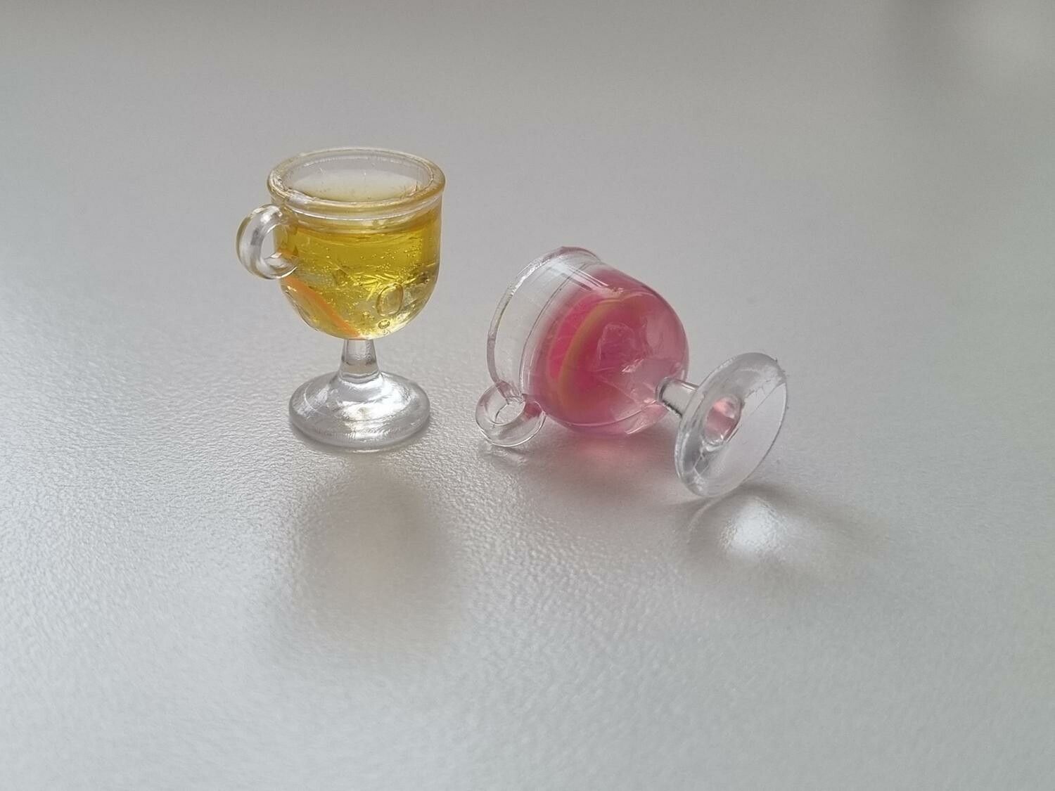 2 st små drinkar, miniatyrer