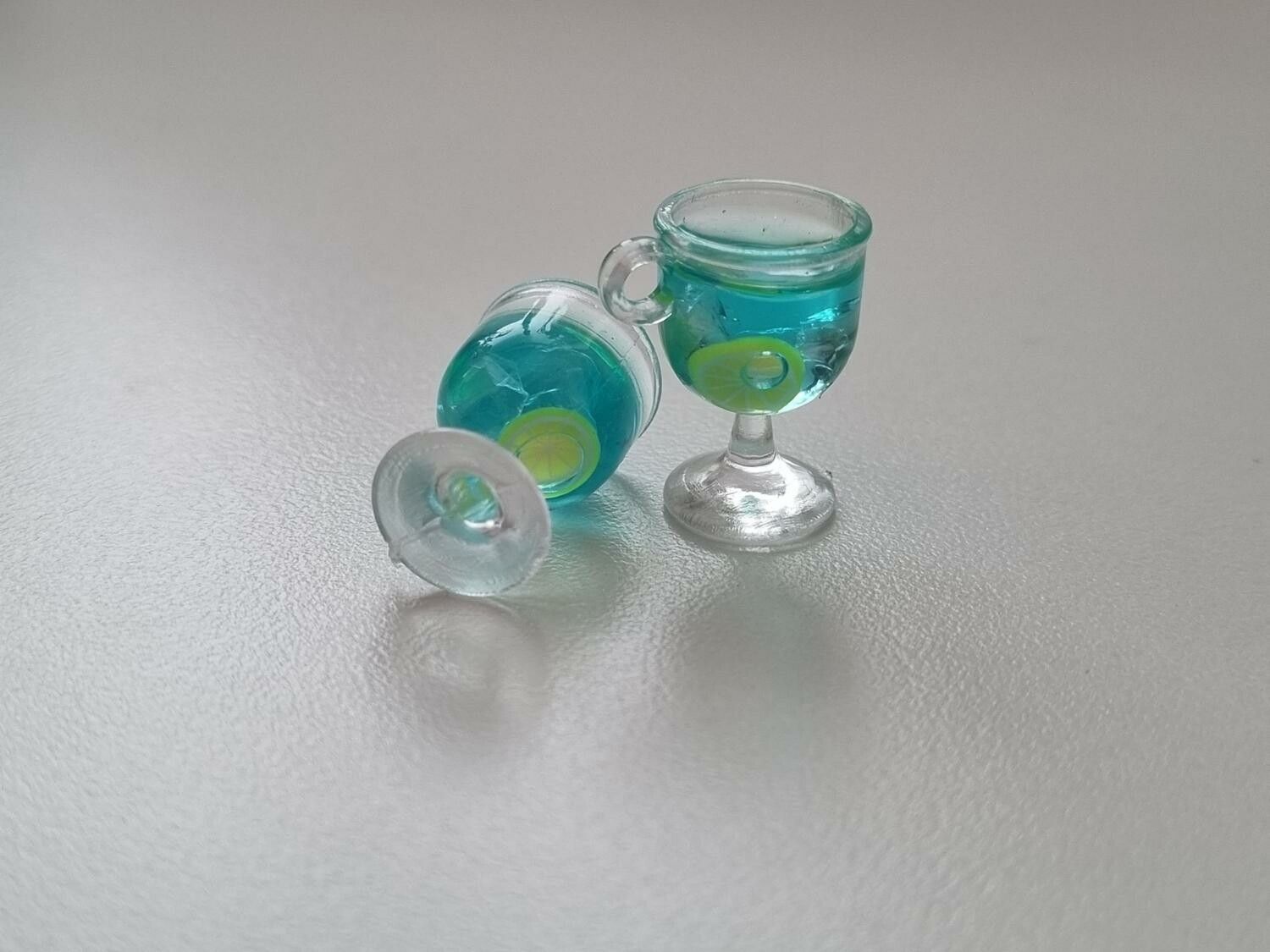 2 st små drinkar, miniatyrer