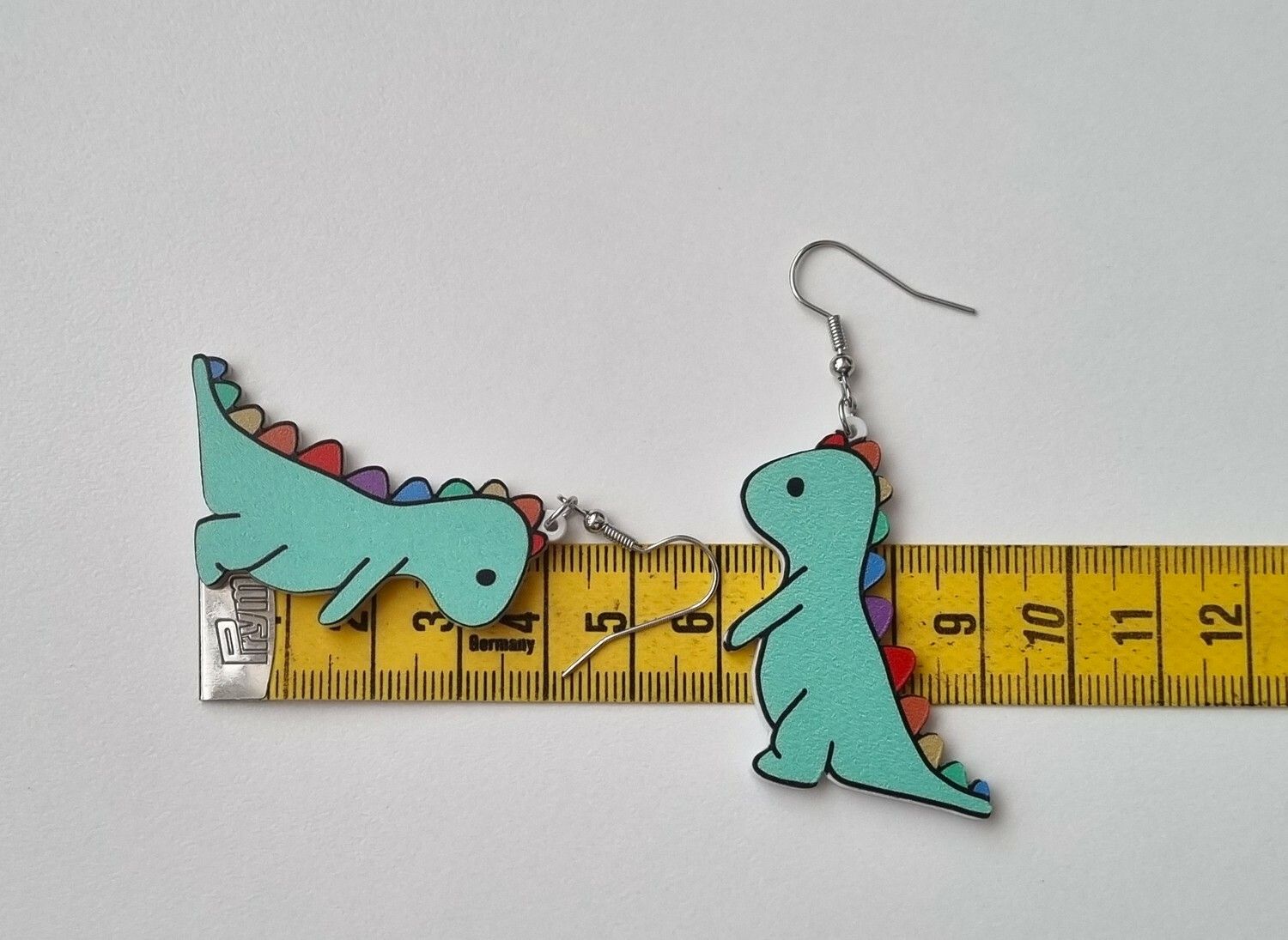 Ett par örhängen, Dinosaur