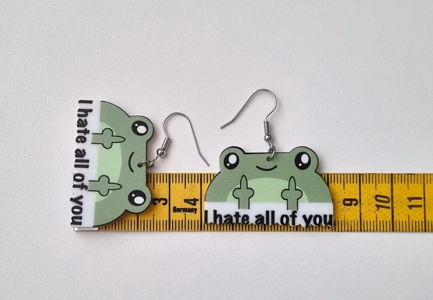 Ett par örhängen, Grodor