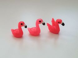 3 st flamingos. Miniatyrer / figuriner för dockskåpet, tittskåp mm