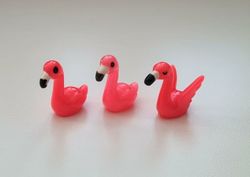 3 st flamingos. Miniatyrer / figuriner för dockskåpet, tittskåp mm