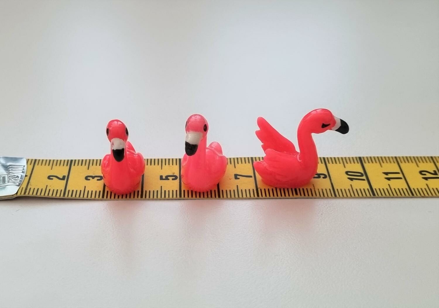 3 st flamingos. Miniatyrer / figuriner för dockskåpet, tittskåp mm