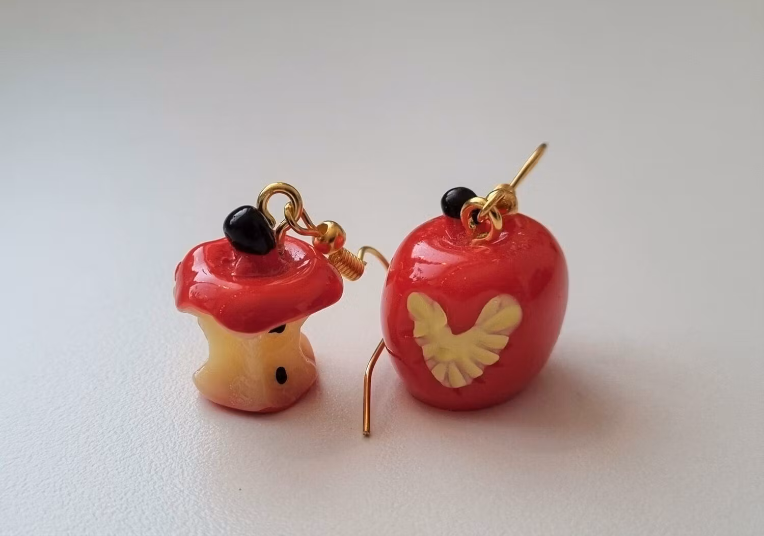 Ett par örhängen, Äpplen / Äppelskruttar