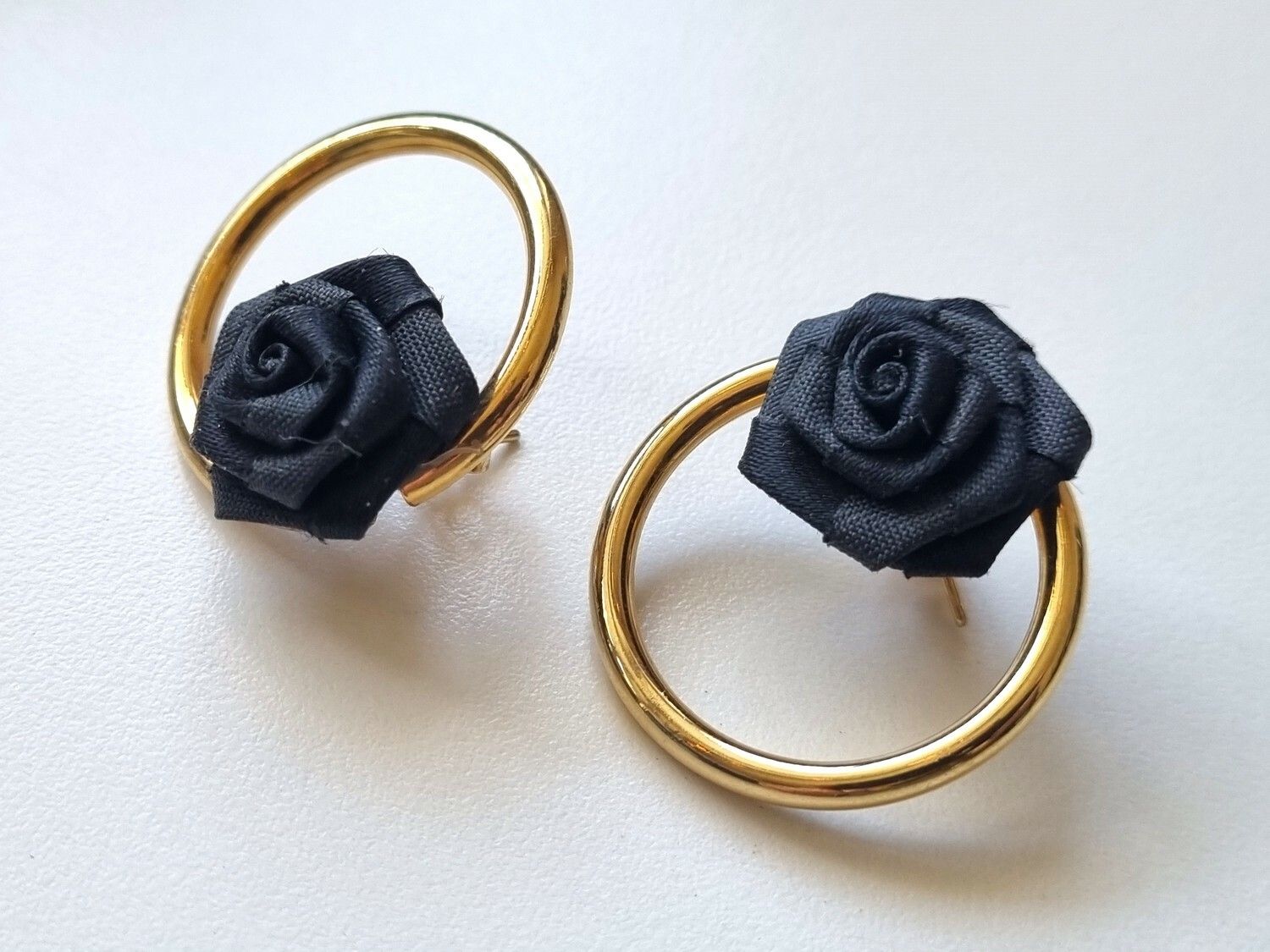 Örhängen, ring med ros