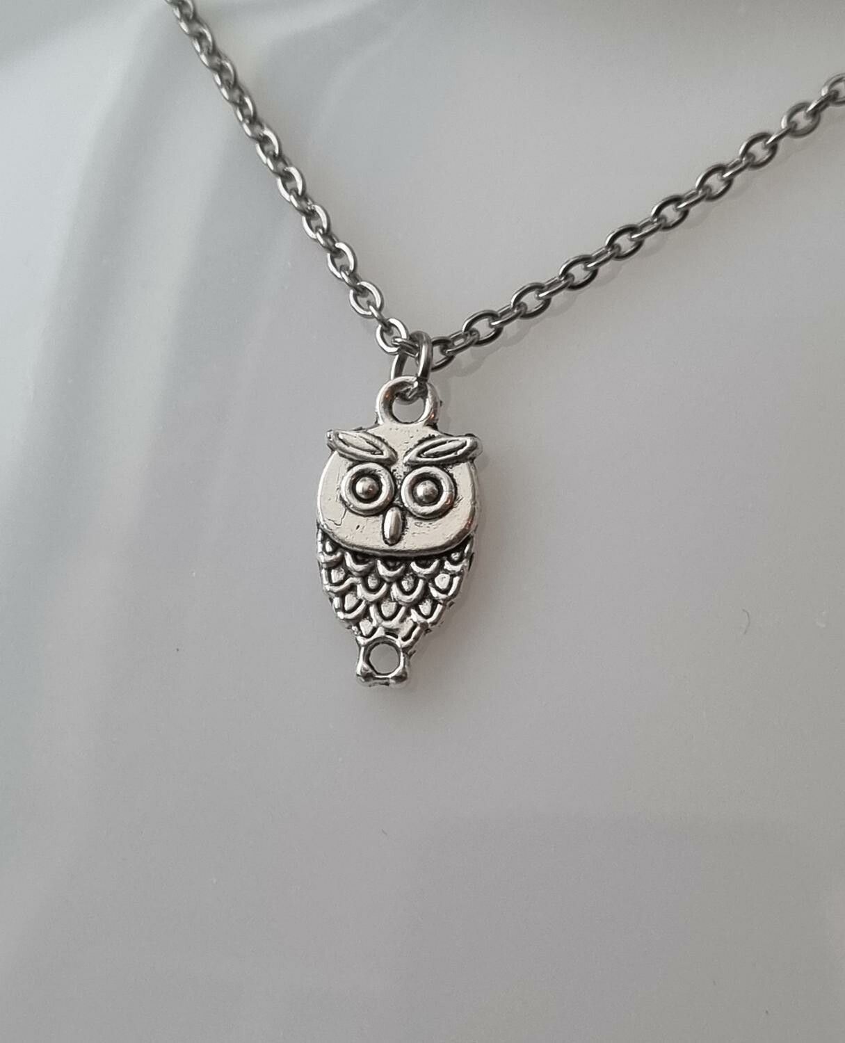 Halsband med berlock Uggla (50 cm lång kedja)