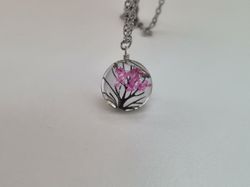 Halsband - Rund glasberlock med ett målat träd inuti (45 cm lång kedja)