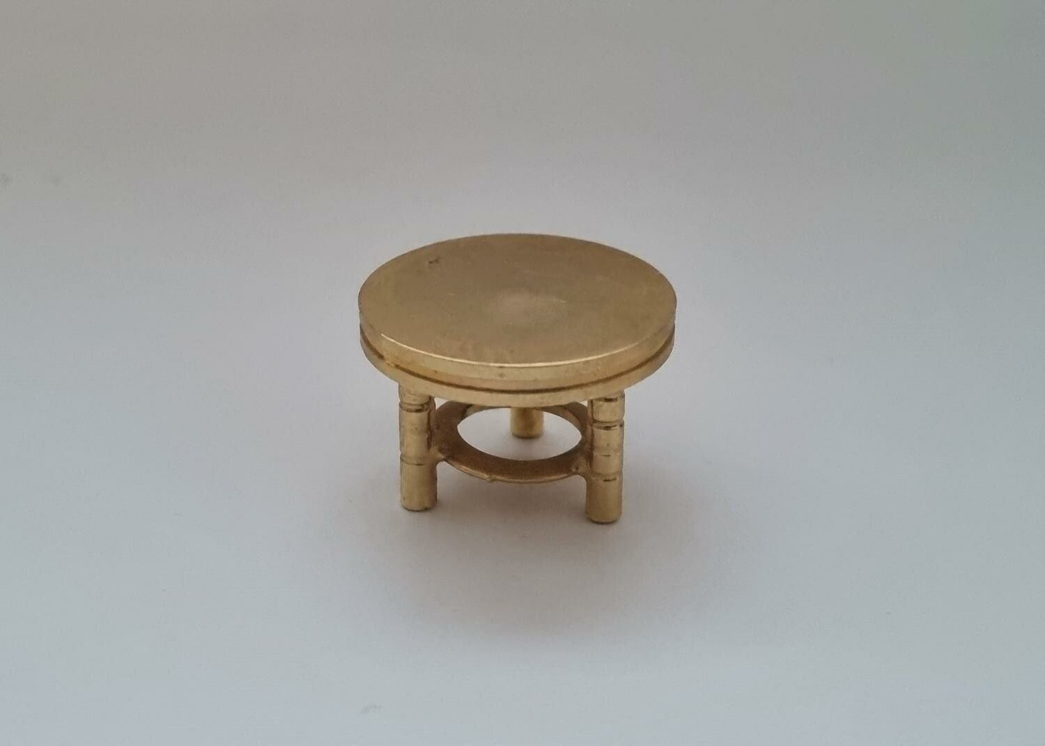 Bord, minibord. Miniatyr till dockhus, dockskåp / tittskåp med mera