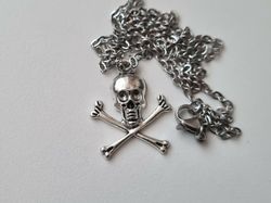 Halsband med dödskalle / dödskalleberlock