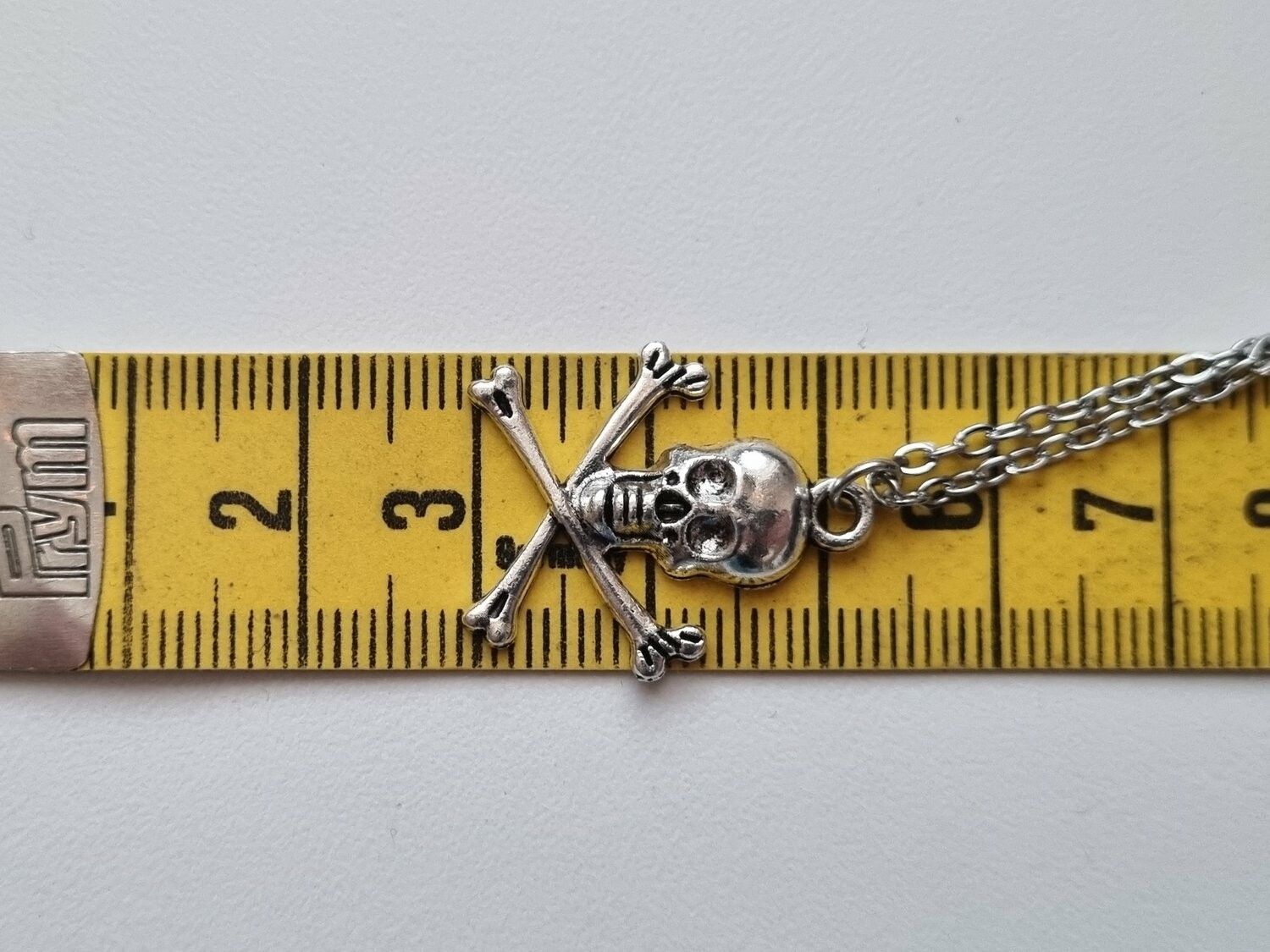 Halsband med dödskalle / dödskalleberlock