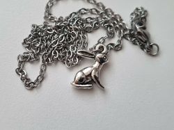 Halsband med kanin / kaninberlock