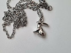 Halsband med kanin / kaninberlock