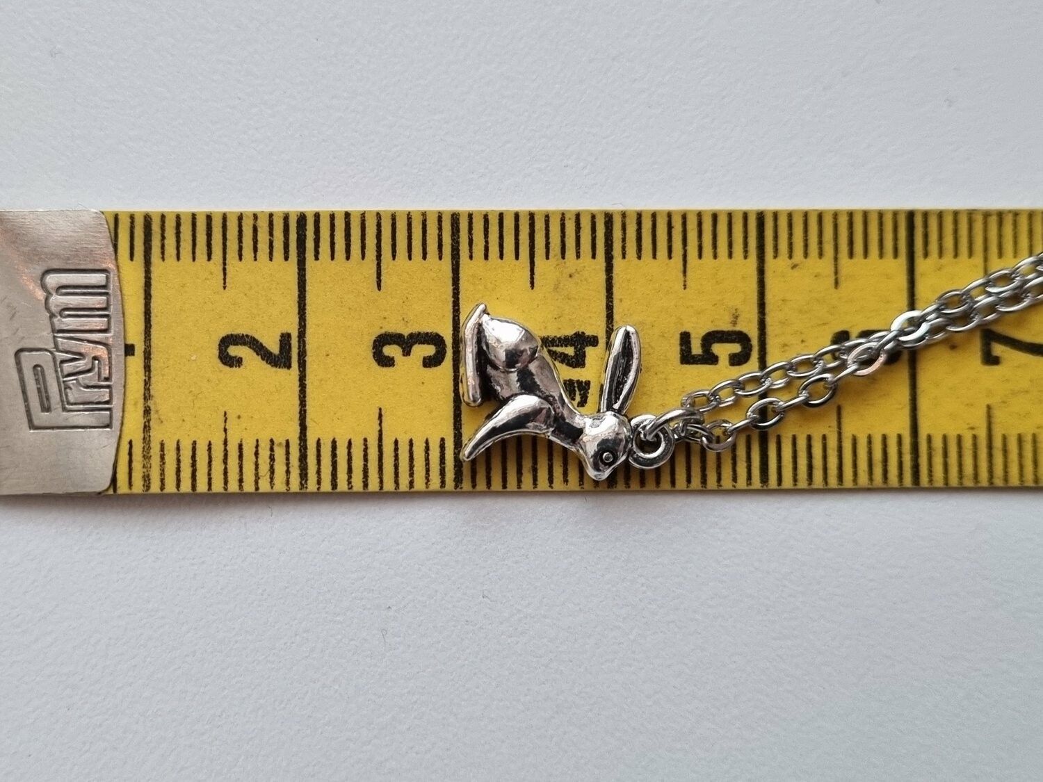 Halsband med kanin / kaninberlock