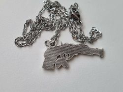 Halsband med pistol / pistolberlock