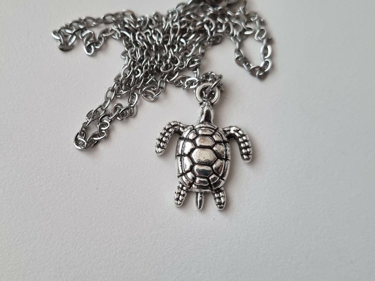 Halsband med sköldpadda