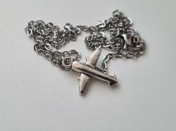 Halsband med flygplan / flygplansberlock