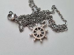 Halsband med roder / roderberlock