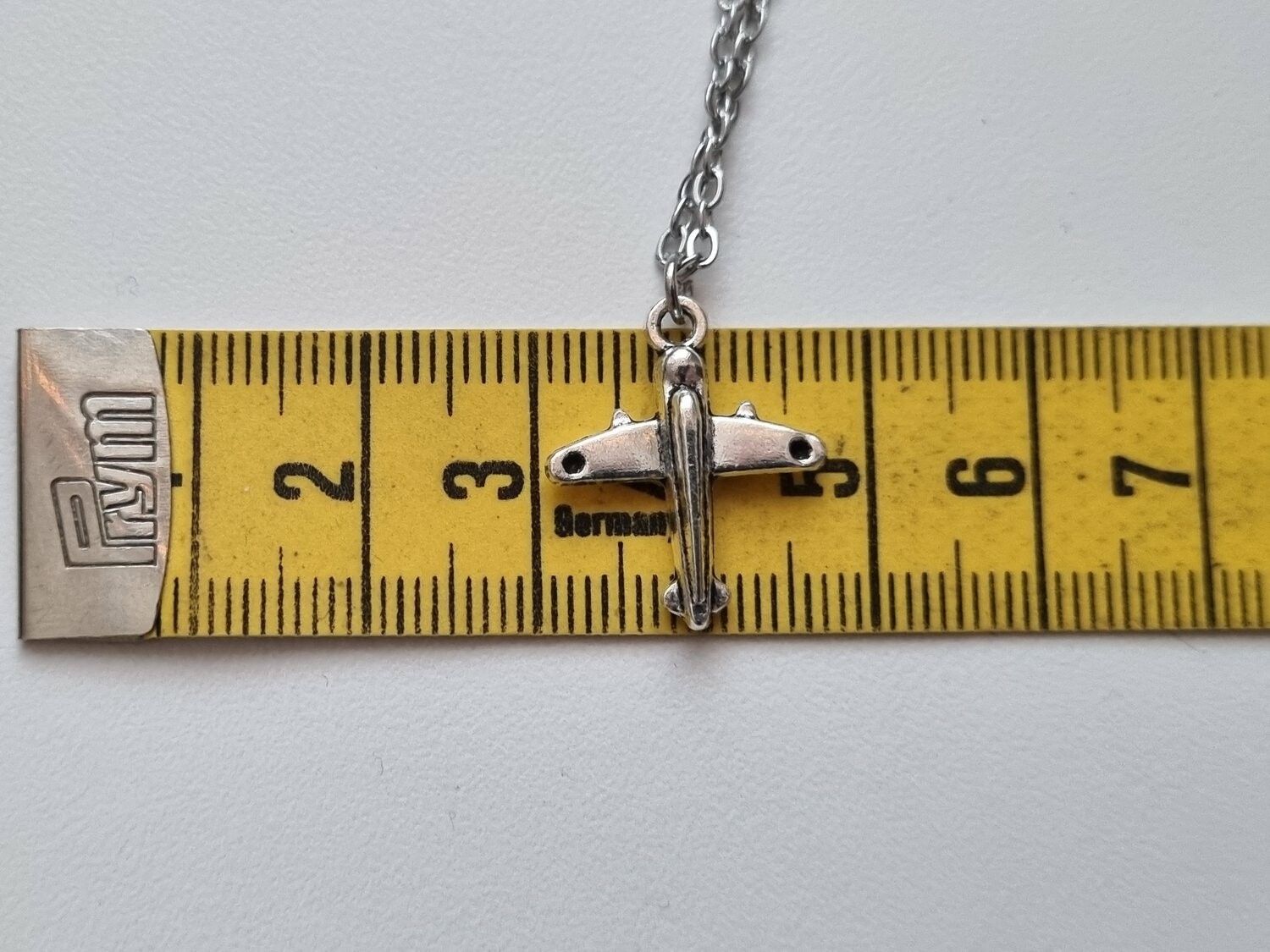 Halsband med flygplan / flygplansberlock