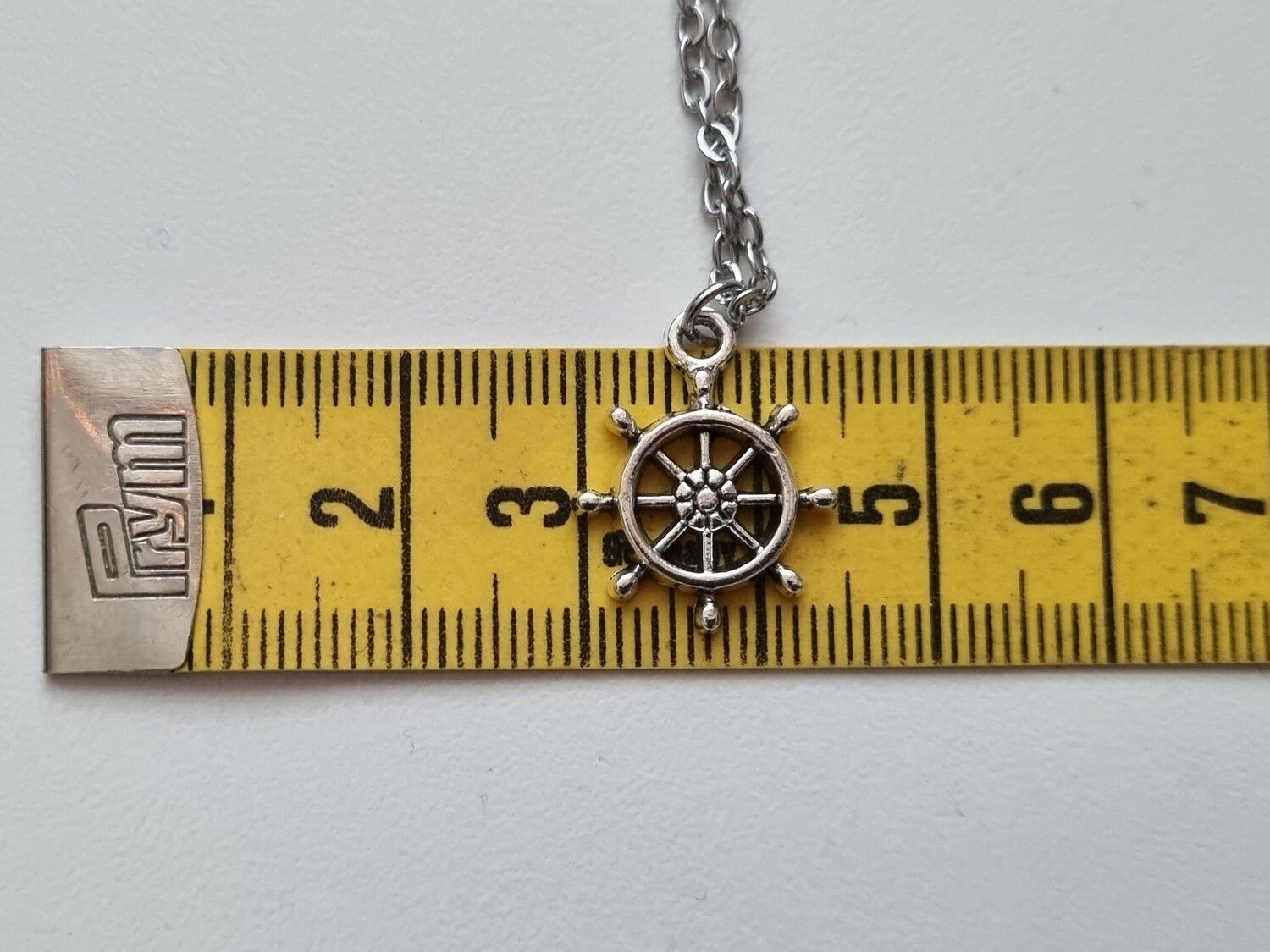 Halsband med roder / roderberlock