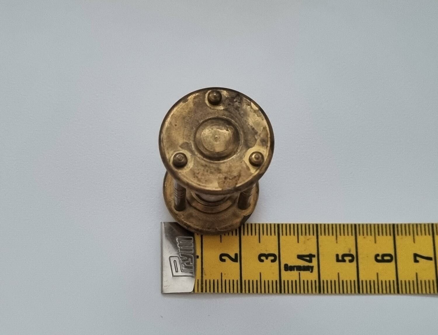 Timglas. Miniatyr till dockhus, dockskåp / tittskåp med mera