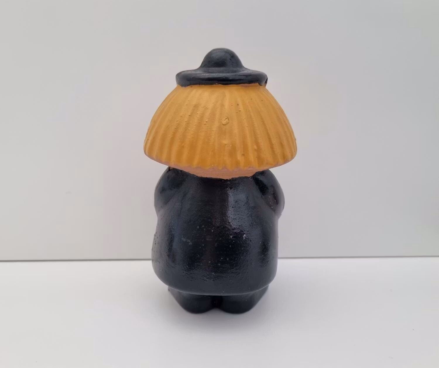 Troll / prästfigurin i keramik (230,5 gram)