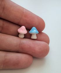 2 st minisvampar, svampar - Miniatyrer för dockskåpet, tittskåp