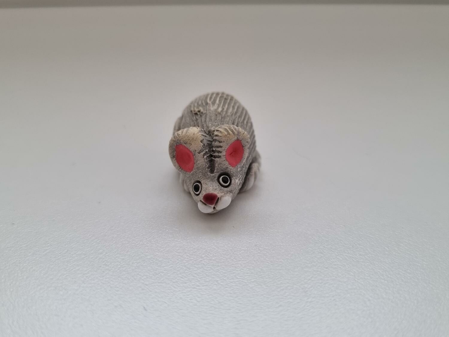Figurin miniatyr mus, mini mus i keramik (ljusgrå)