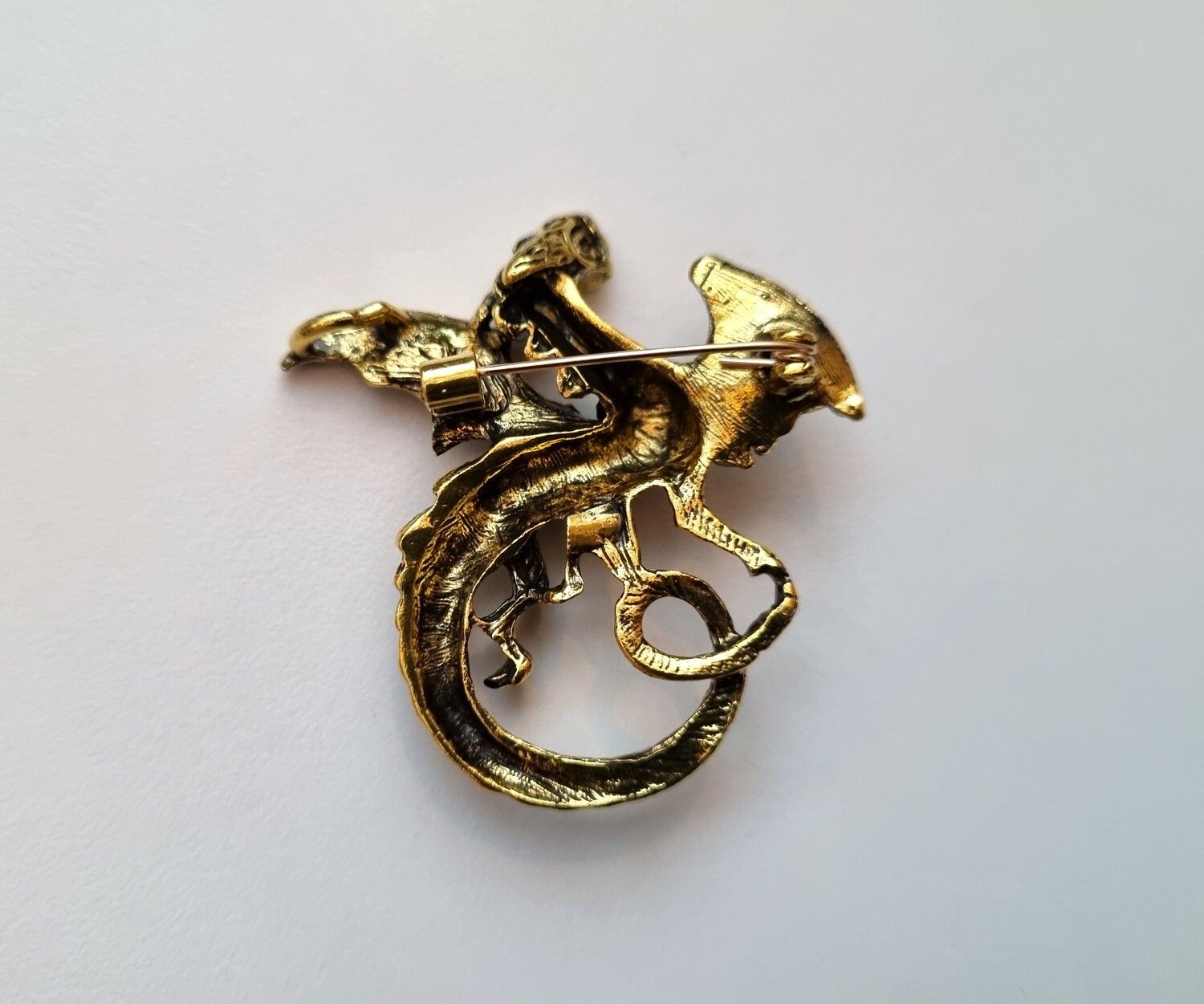 1 st detaljrik brosch hänge - Drake (guldfärgad)