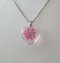 Halsband med hjärtformad glasberlock (55 cm lång kedja)