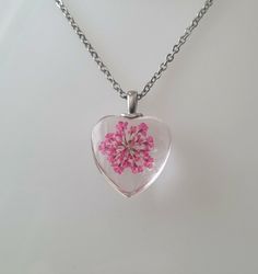 Halsband med hjärtformad glasberlock (55 cm lång kedja)