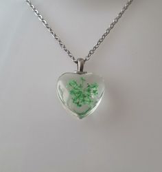 Halsband med hjärtformad glasberlock (50 cm lång kedja)