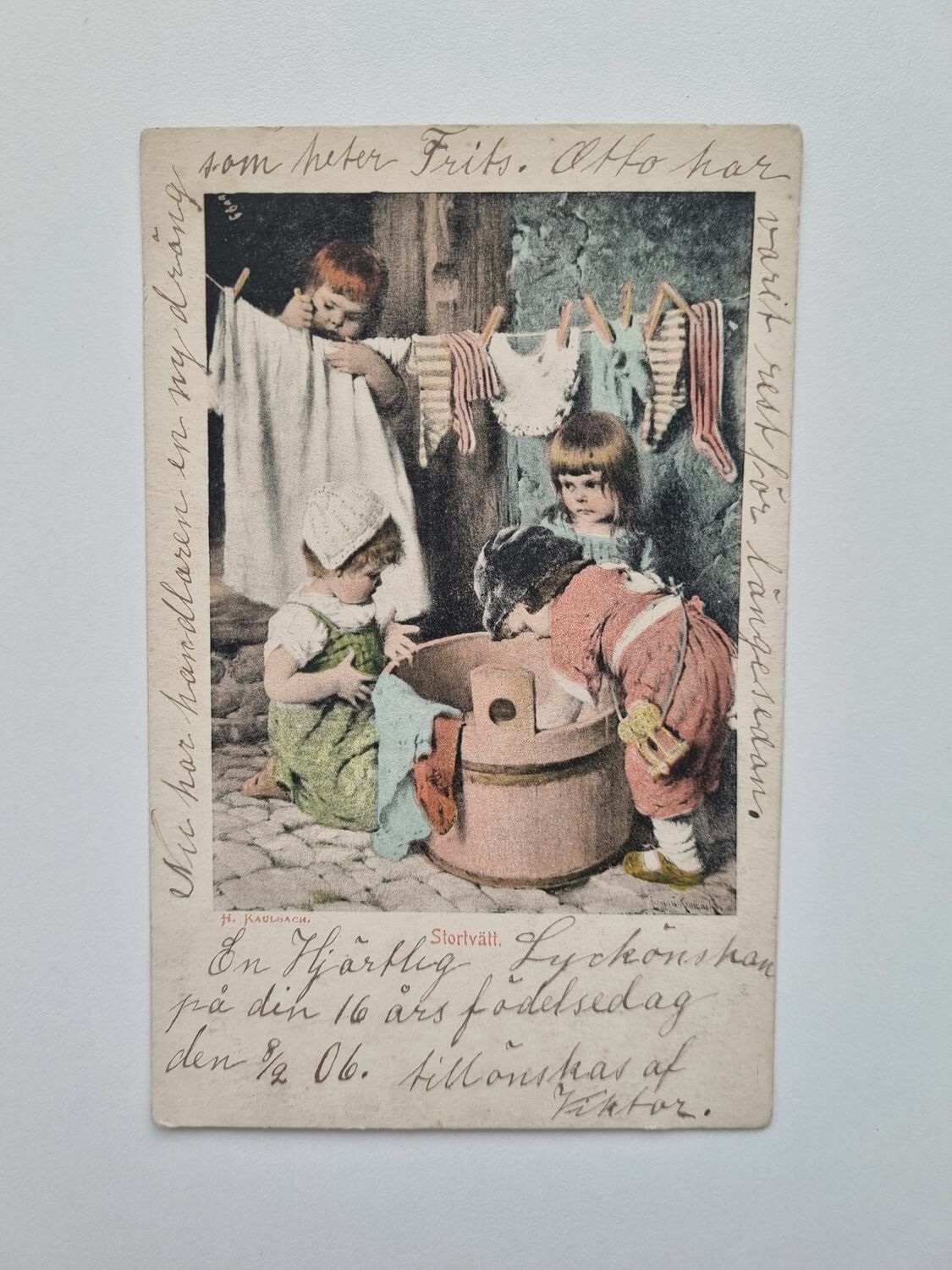 Vykort / brefkort. Barn som tvättar / stortvätt 1906 (H. Kaulbach)