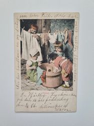Vykort / brefkort. Barn som tvättar / stortvätt 1906 (H. Kaulbach)
