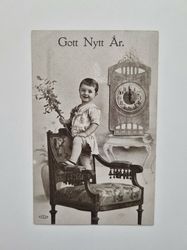 Vykort / nyårskort, Pojke på stol