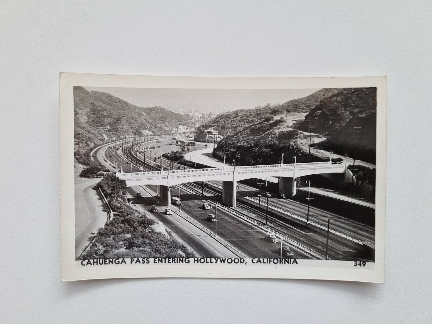 Vykort CAHUENGA PASS ENTERING HOLLYWOOD, CALIFORNIA
