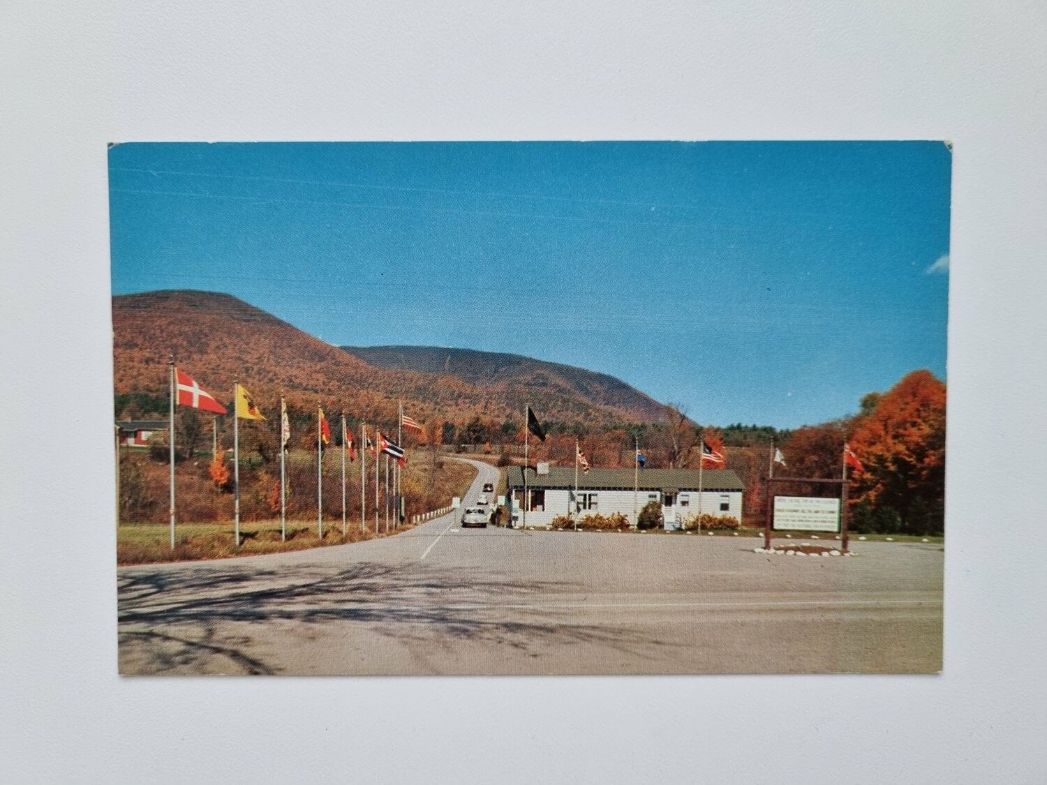 Vykort Entrance to Sky Line Drive and Inn
