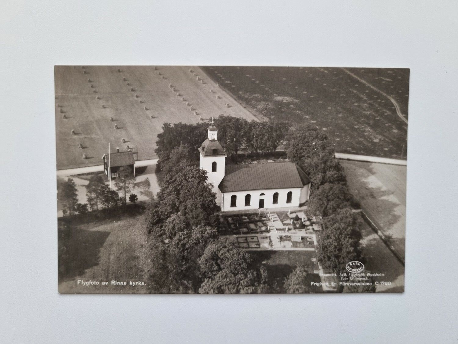 Vykort Flygfoto av Rinna kyrka