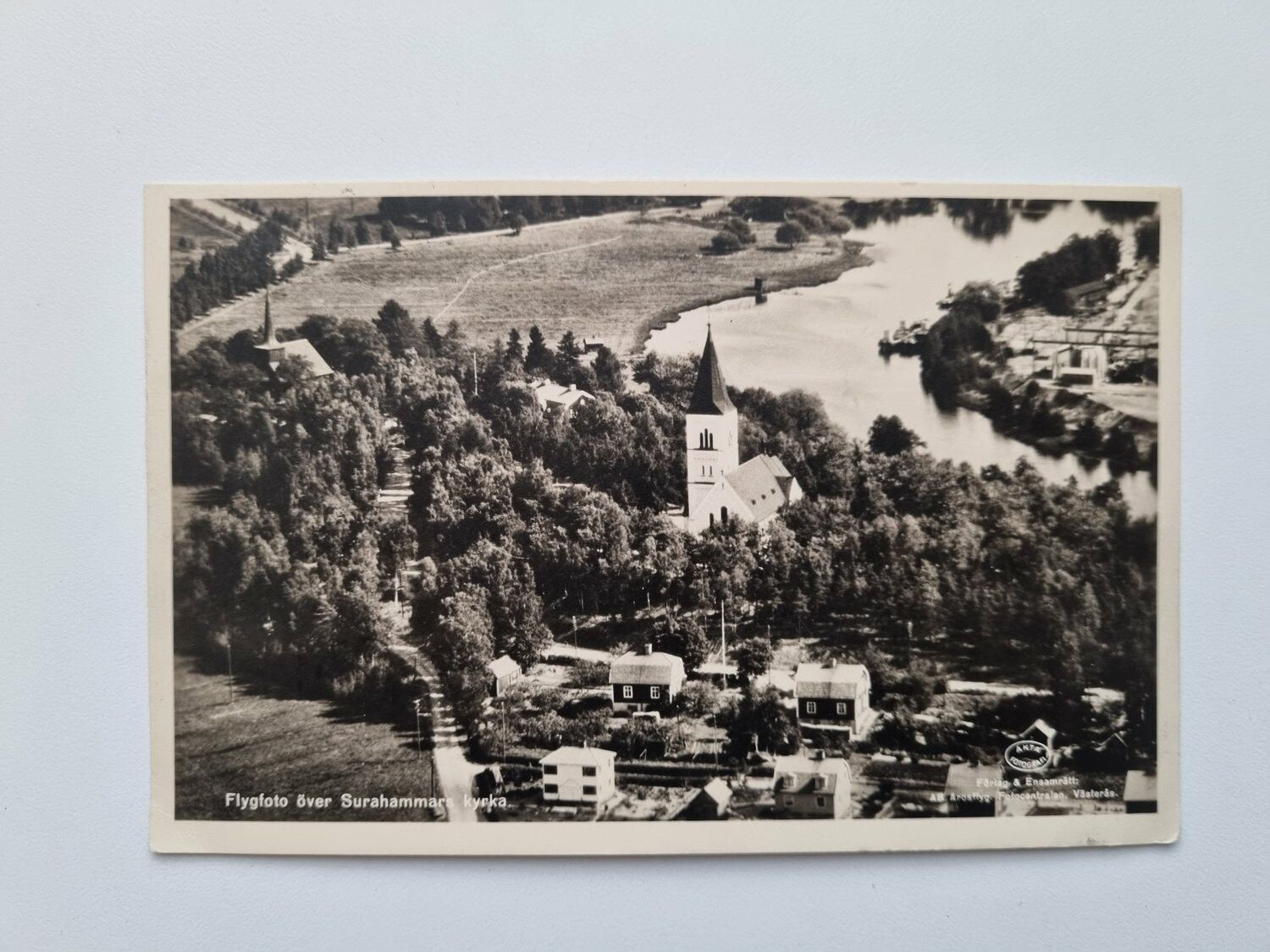 Vykort Flygfoto över Surahammars kyrka