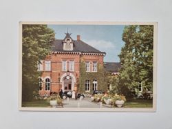 Vykort Hallsberg. Järnvägsstationen, färgfotografi