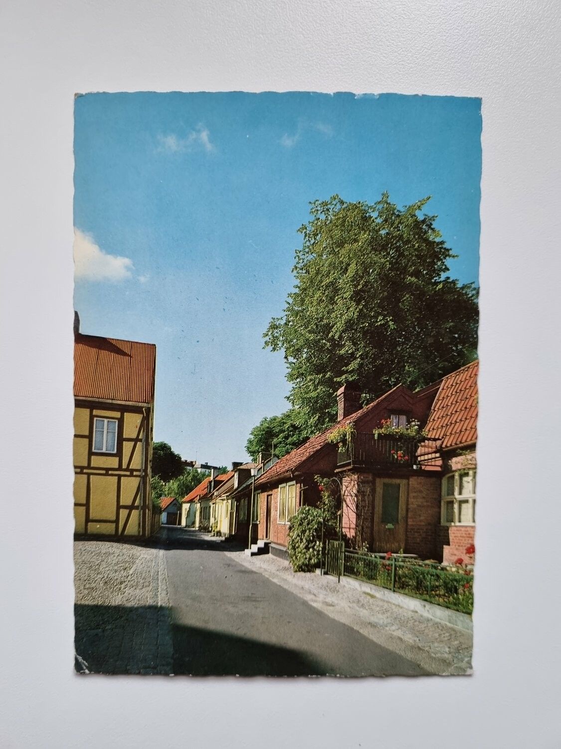 Vykort Halmstad. Idyll av Vallgatan