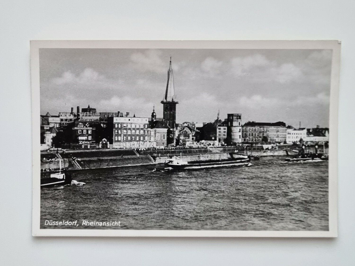 Vykort Hamn med båtar i Düsseldorf, utsikt över Rhen