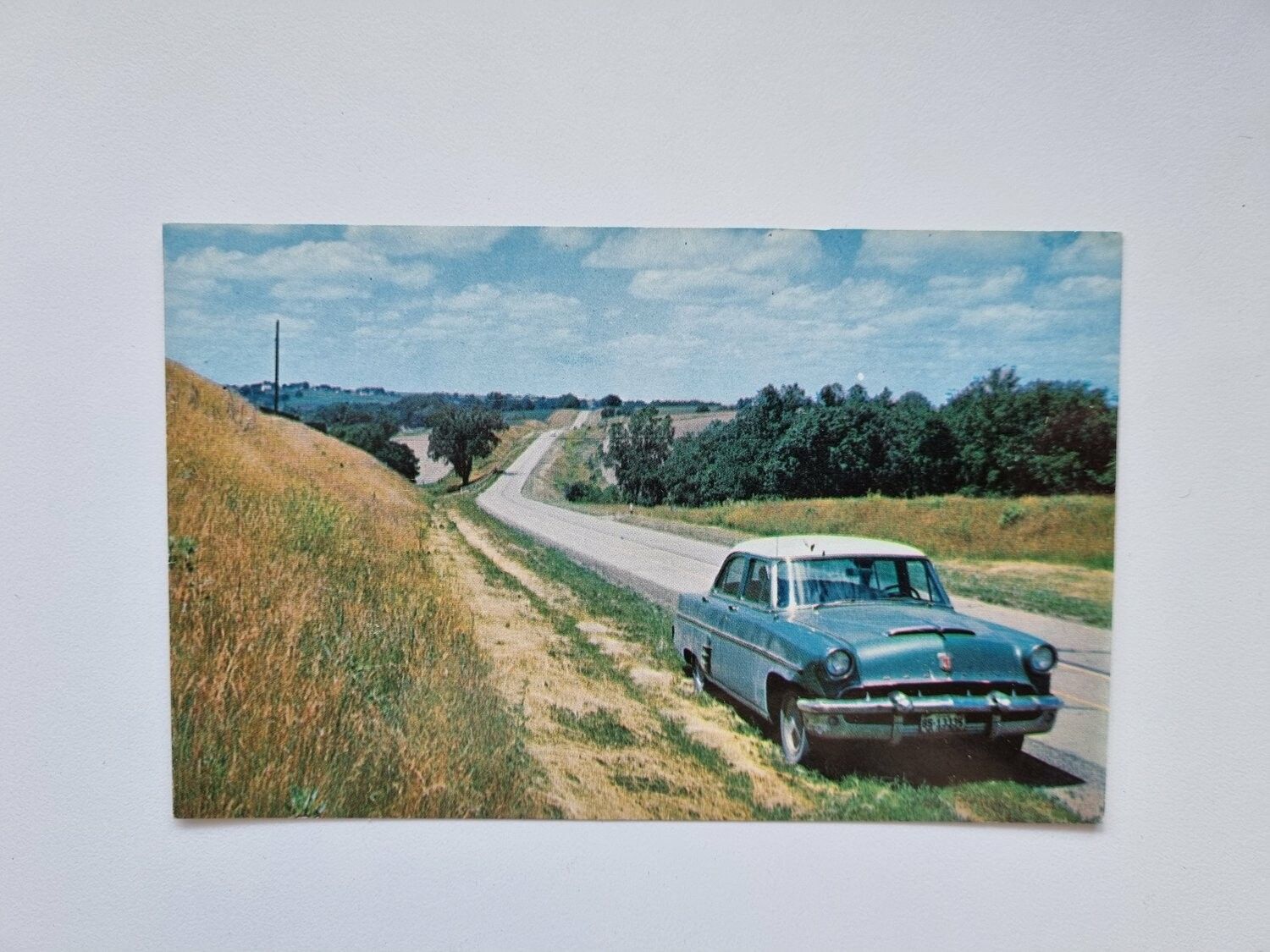 Vykort HIGHWAYS ARE HAPPY WAYS IN IOWA