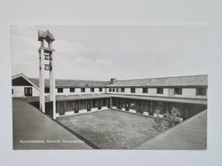 Vykort Karmelitklostret, Glumslöv. Klostergården
