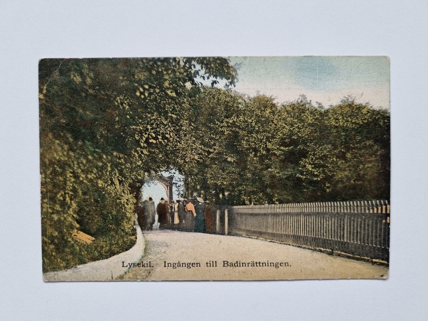 Vykort Lysekil. Ingången till Badinrättningen.