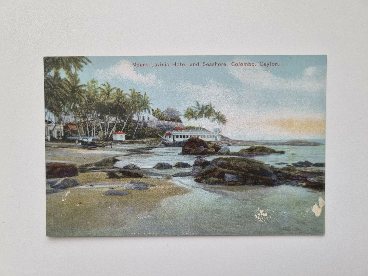 Vykort Mount Lavinia Hotel and Seashore, Colombo, Ceylon.