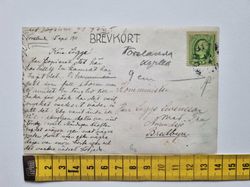 Vykort Människor framför kyrka 1911
