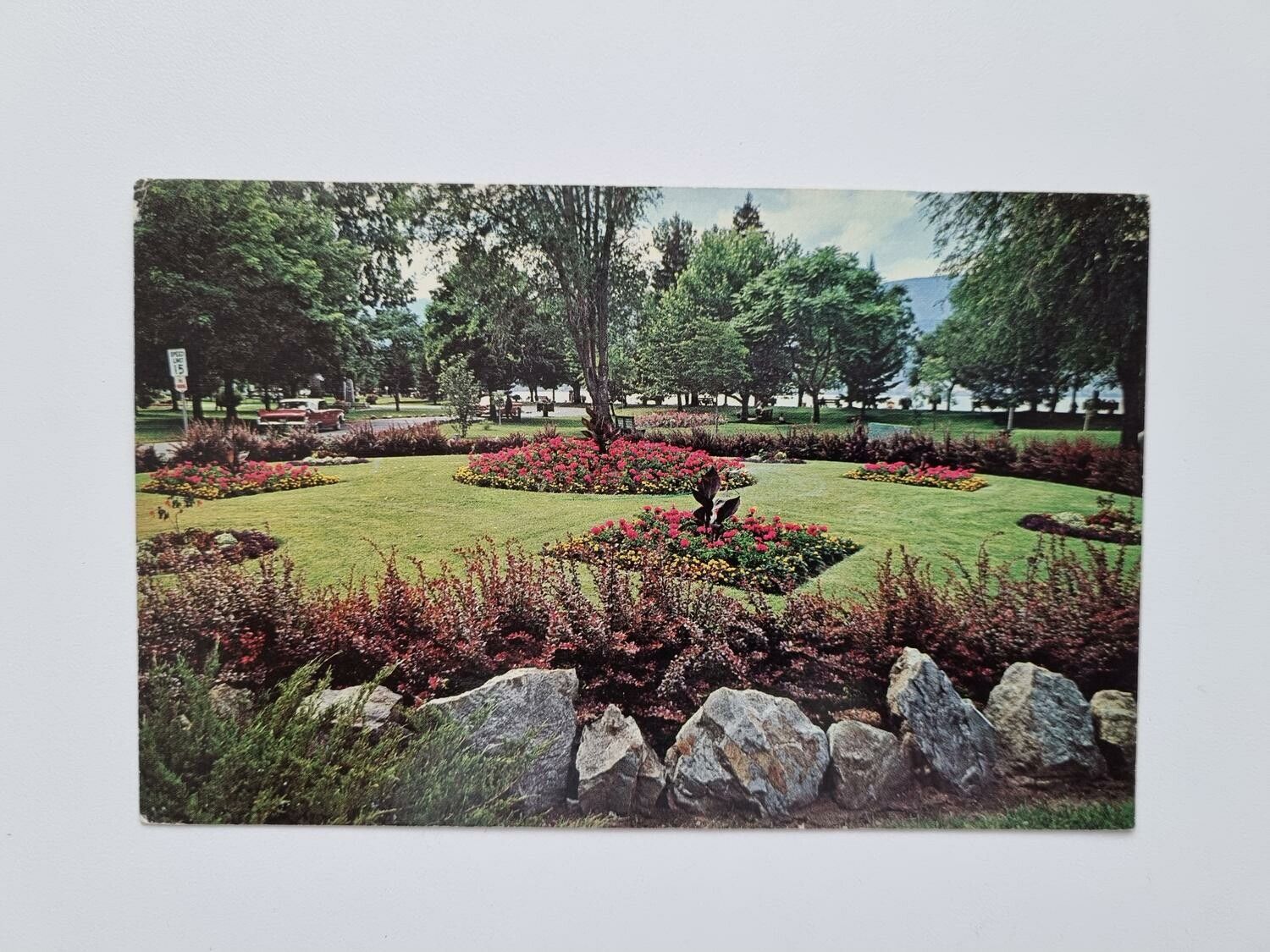 Vykort Park Scene at Kelowna, B.C Canada